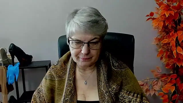 Snapshot of IrisDream chatting on 03-19-25, 10:44 IrisDream online show from 03-19-25, 10:44