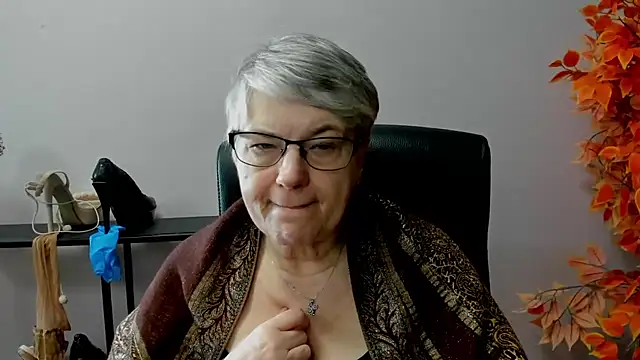 Snapshot of IrisDream chatting on 03-20-25, 11:05 IrisDream online show from 03-20-25, 11:05