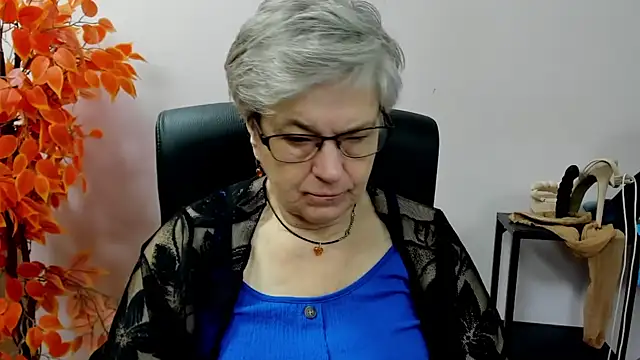 Snapshot of IrisDream chatting on 09-26-25, 06:17 IrisDream online show from 09-26-25, 06:17