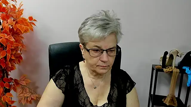 Snapshot of IrisDream chatting on 10-06-25, 06:22 IrisDream online show from 10-06-25, 06:22