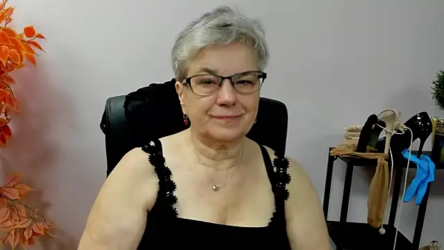 Snapshot of IrisDream chatting on 10-08-25, 06:22 IrisDream online show from 10-08-25, 06:22