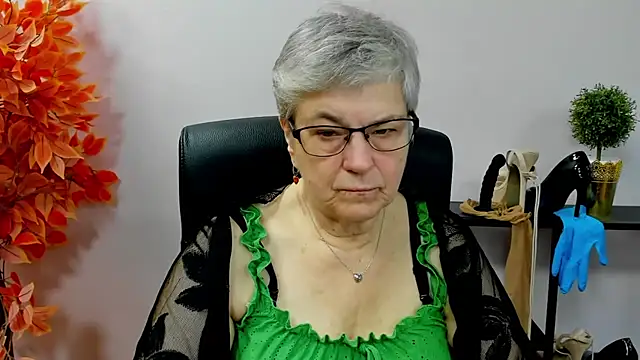 Snapshot of IrisDream chatting on 11-07-25, 07:30 IrisDream online show from 11-07-25, 07:30