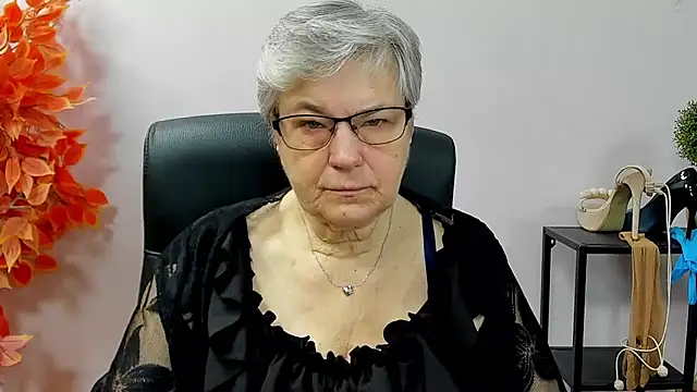 Snapshot of IrisDream chatting on 11-27-25, 07:21 IrisDream online show from 11-27-25, 07:21