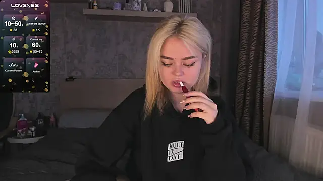 Snapshot of purebeautie13 chatting on 01-29-25, 12:13 purebeautie13 online show from 01-29-25, 12:13