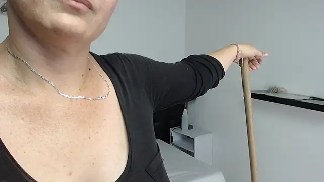 Angelinna Milf online show from 12-17-24, 02:01