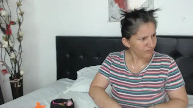 Angelinna Milf online show from 01-07-25, 02:31