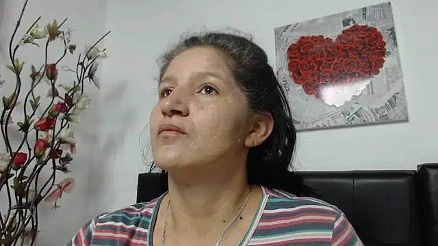Angelinna Milf online show from 01-19-25, 01:00