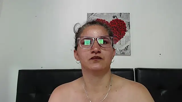 Angelinna Milf online show from 10-14-25, 07:25
