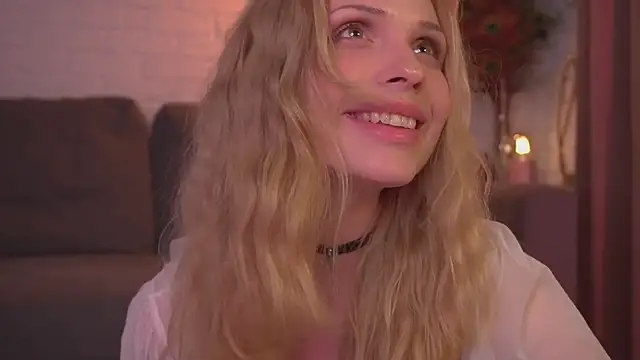 Snapshot of divinelights chatting on 03-18-25, 10:04 divinelights online show from 03-18-25, 10:04