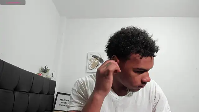 Snapshot of RoddyRich11 chatting on 12-19-25, 12:23 RoddyRich11 online show from 12-19-25, 12:23