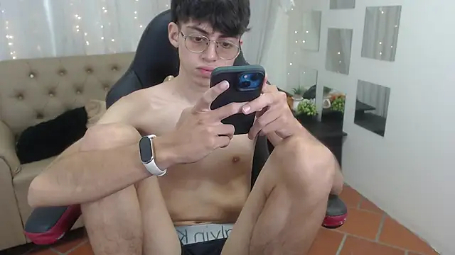 Snapshot of jhoellx chatting on 12-11-24, 03:58 jhoellx online show from 12-11-24, 03:58