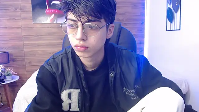 Snapshot of jhoellx chatting on 12-27-24, 12:23 jhoellx online show from 12-27-24, 12:23