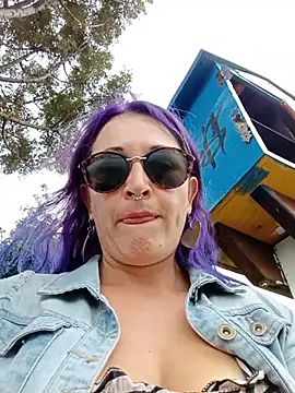 sophie banger online show from 10-19-25, 06:19