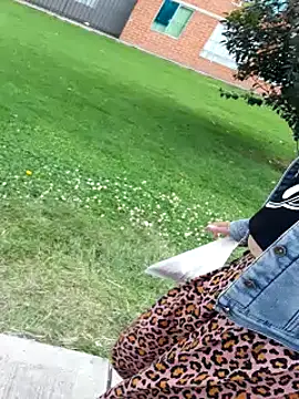 sophie banger online show from 10-30-25, 07:36