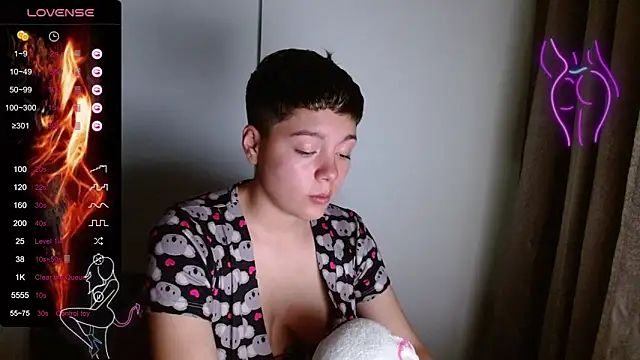 TRIXIE TANG28 online show from 02-18-25, 02:27