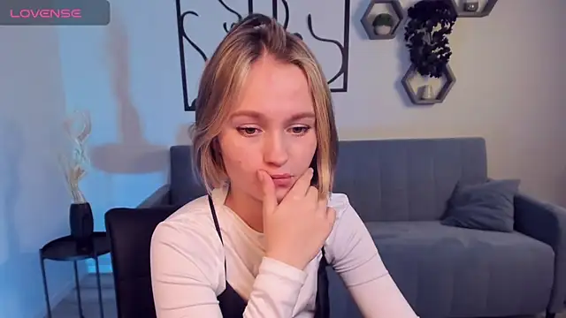 BritnieCute online show from 12-03-24, 06:37