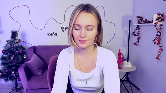 BritnieCute online show from 01-04-25, 11:00