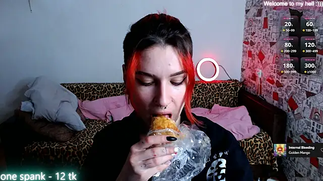 Snapshot of Miya_Wey_ chatting on 12-16-24, 12:06 Miya Wey online show from 12-16-24, 12:06