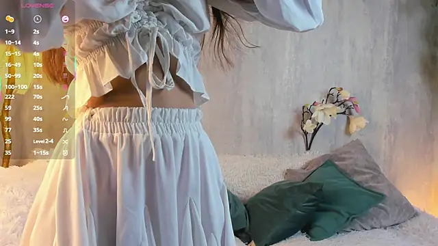 Snapshot of PetraBawden chatting on 02-15-25, 08:44 PetraBawden online show from 02-15-25, 08:44