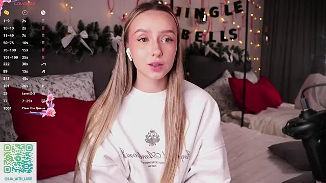 HollisBeckett online show from 12-21-25, 03:13