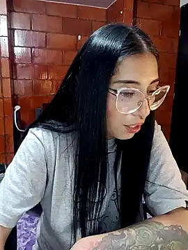 Snapshot of Raven__purple chatting on 01-23-25, 04:41 Raven purple online show from 01-23-25, 04:41