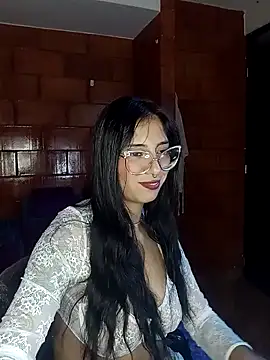 Snapshot of Raven__purple chatting on 02-05-25, 02:29 Raven purple online show from 02-05-25, 02:29