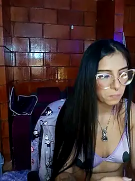 Snapshot of Raven__purple chatting on 02-13-25, 03:39 Raven purple online show from 02-13-25, 03:39