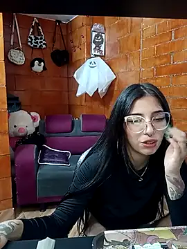 Snapshot of Raven__purple chatting on 03-09-25, 05:44 Raven purple online show from 03-09-25, 05:44