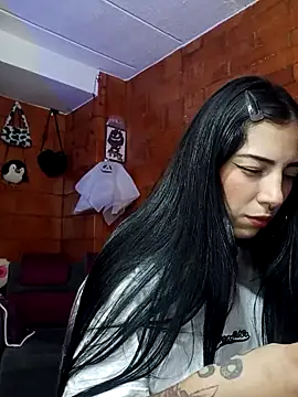 Snapshot of Raven__purple chatting on 03-15-25, 02:03 Raven purple online show from 03-15-25, 02:03