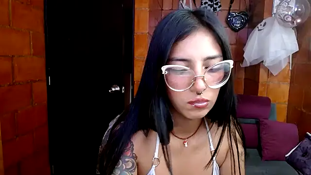 Snapshot of Raven__purple chatting on 09-27-25, 05:51 Raven purple online show from 09-27-25, 05:51