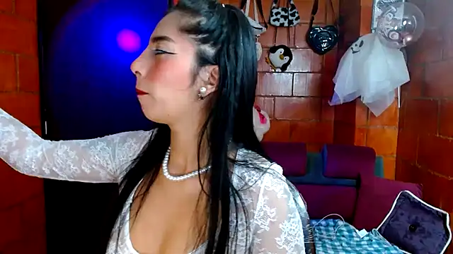 Snapshot of Raven__purple chatting on 10-01-25, 02:17 Raven purple online show from 10-01-25, 02:17