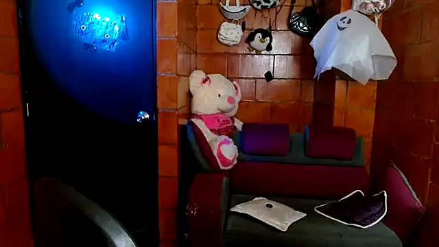 Snapshot of Raven__purple chatting on 11-05-25, 01:16 Raven purple online show from 11-05-25, 01:16