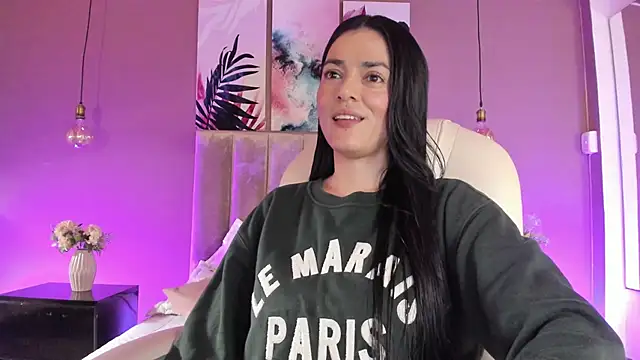 BellaClaiir online show from 11-04-25, 03:00