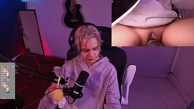 Snapshot of marlena3312 chatting on 10-29-25, 02:41 marlena3312 online show from 10-29-25, 02:41