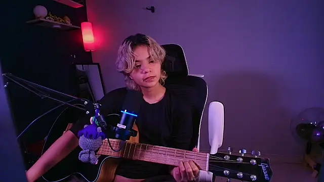 Snapshot of marlena3312 chatting on 02-05-26, 01:49 marlena3312 online show from 02-05-26, 01:49