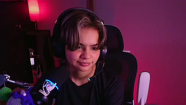 Snapshot of marlena3312 chatting on 03-06-26, 02:24 marlena3312 online show from 03-06-26, 02:24