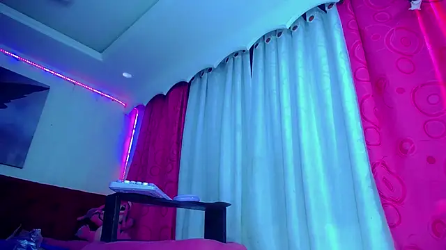 NahomiCamper online show from 09-24-25, 02:31