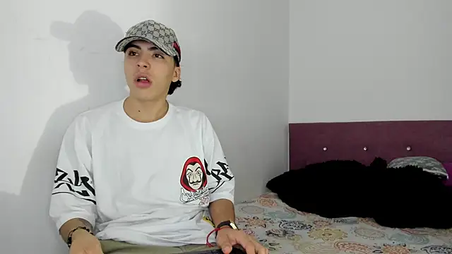 Snapshot of HeellBoy_ chatting on 12-18-25, 09:37 HeellBoy online show from 12-18-25, 09:37