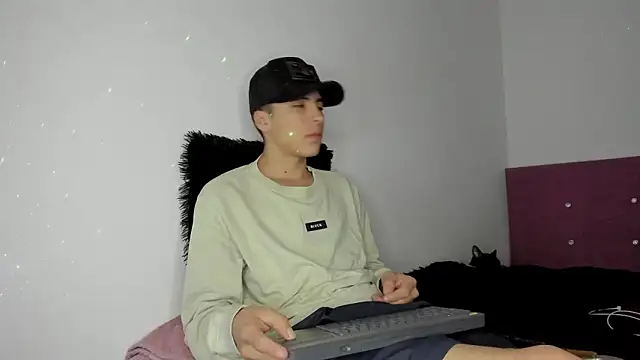 Snapshot of HeellBoy_ chatting on 03-22-26, 02:59 HeellBoy online show from 03-22-26, 02:59