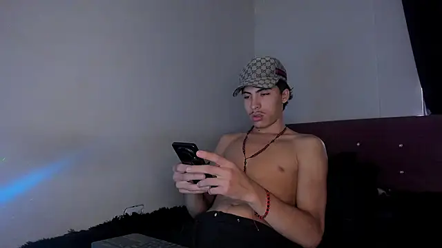 HeellBoy  online show from 07-18-26, 04:33