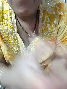 Snapshot of samitasharma chatting on 02-23-25, 01:53 samitasharma online show from 02-23-25, 01:53