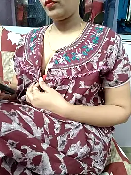 Snapshot of samitasharma chatting on 03-08-25, 04:28 samitasharma online show from 03-08-25, 04:28