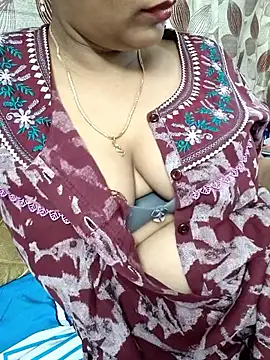 Snapshot of samitasharma chatting on 09-23-25, 03:37 samitasharma online show from 09-23-25, 03:37