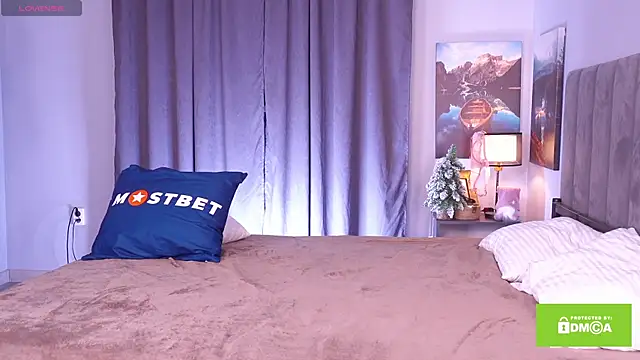 Snapshot of Tella_dream chatting on 12-15-24, 10:07 Tella dream online show from 12-15-24, 10:07