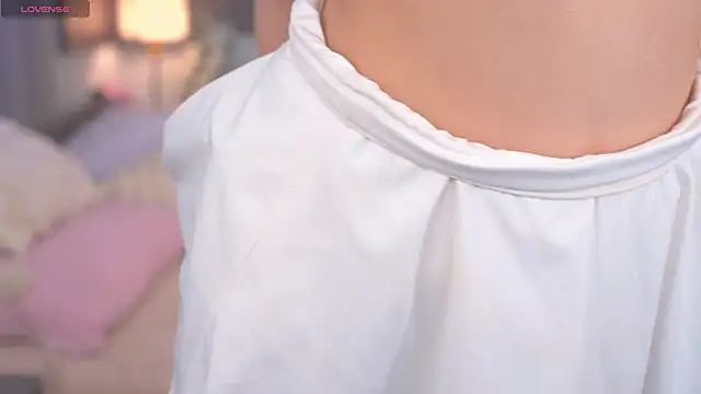 Snapshot of Tella_dream chatting on 03-16-25, 01:49 Tella dream online show from 03-16-25, 01:49