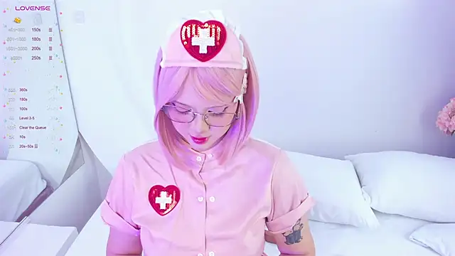 NanaOsaky online show from 02-10-25, 12:39