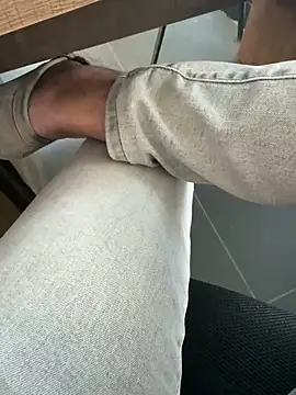 Snapshot of homidor chatting on 10-02-25, 02:13 homidor online show from 10-02-25, 02:13