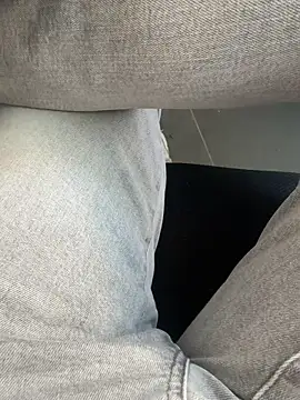 Snapshot of homidor chatting on 10-18-25, 12:28 homidor online show from 10-18-25, 12:28