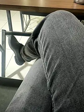 Snapshot of homidor chatting on 10-24-25, 07:43 homidor online show from 10-24-25, 07:43