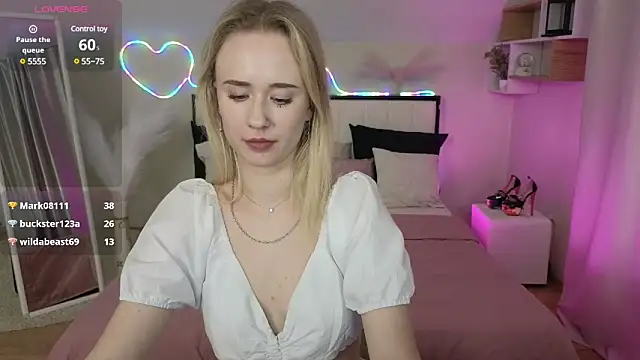 Snapshot of SashaBrooks chatting on 02-10-25, 12:19 SashaBrooks online show from 02-10-25, 12:19